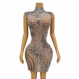 Novas New Hot Selling Elegant Dress with Meat Color Sexy Perspective Fine Sparkling Water Diamond Patched Pattern