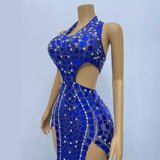 Female host long with neck hanging and waist revealing sexy spicy girl lenses, rhinestone patchwork pattern, slim fitting evening dress