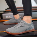 New outdoor comfortable flat bottomed wide toe with breathable non slip soft sole mesh sports and leisure shoes