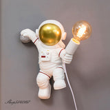 Modern Astronaut Table Lamp Art Deco Resin Lamp Table Bedroom Lamp Creative Living Room Loft Decoration Space Man Desk Light LED